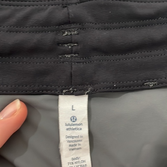 Mens lululemon grey athletic shorts - Picture 2 of 4